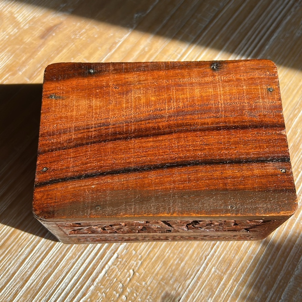 Vintage Hand-Carved Wooden Jewelry / Cards Box, India - Picture 11 of 12